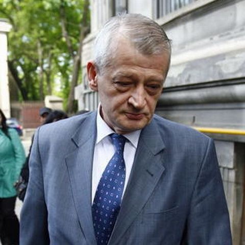 Studenţii au mimat că dau cu sapa, la vizita lui Sorin Oprescu în Grozăveşti