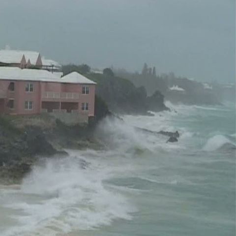 Uraganul Bill a fost retrogradat la categoria a II-a 