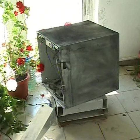 Spargere la sediul unei reprezentanţe auto din Arad 