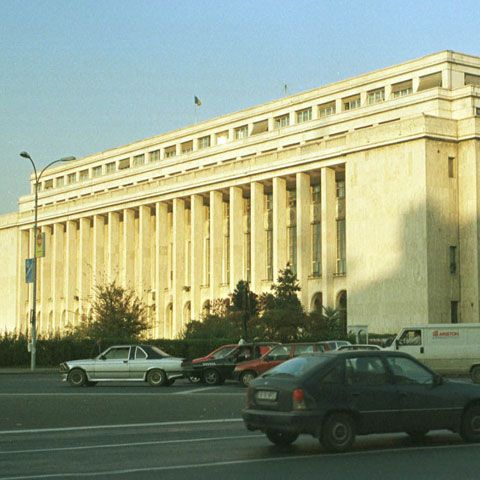 Negocieri la Guvern: 326.000 de disponibilizaţi din sectorul bugetar până în 2015