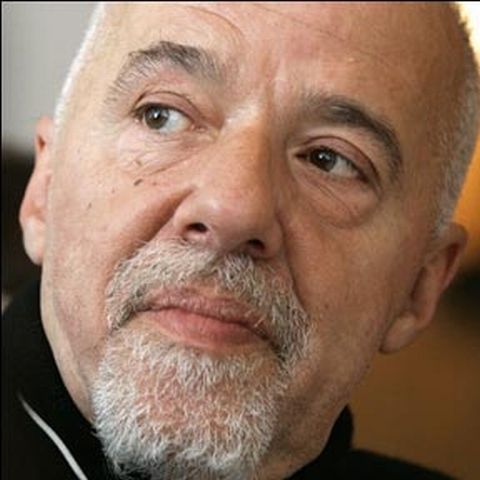 Coelho îşi publică, pe blog, două texte inedite