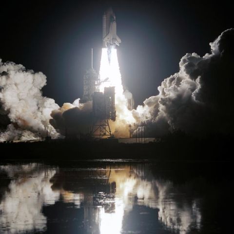 NASA a amânat lansarea unei navete spaţiale din cauza furtunilor