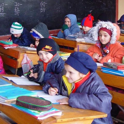 Lucrările de reparaţii au fost blocate în 140 de şcoli din judeţul Suceava
