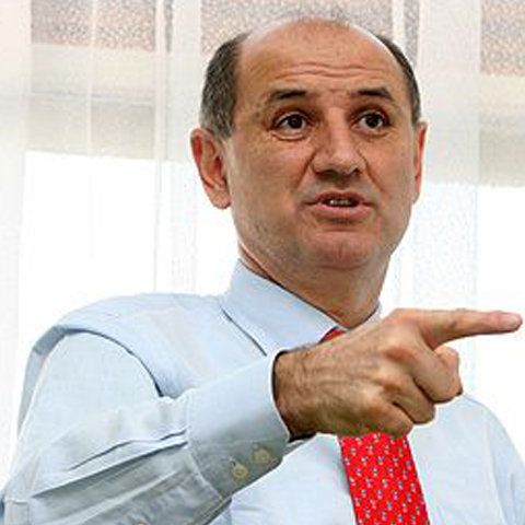 Copos negociază vânzarea Rapidului, unor nemţi, pentru 12 milioane de euro