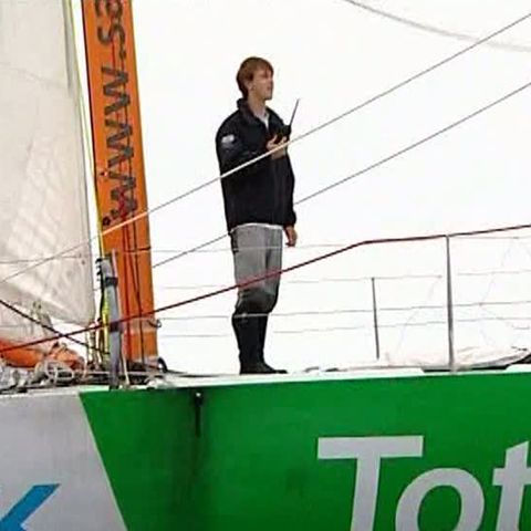 Un britanic de 17 ani a navigat în jurul lumii timp de 282 de zile 
