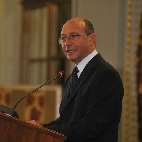 Băsescu: "Am avut bunul simţ să nu vreau să fac şi carieră didactică"