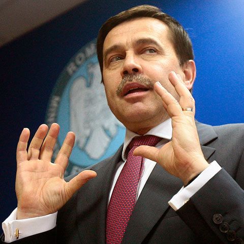 Guvernul anticipează o scădere economică de 8 - 8,5%
