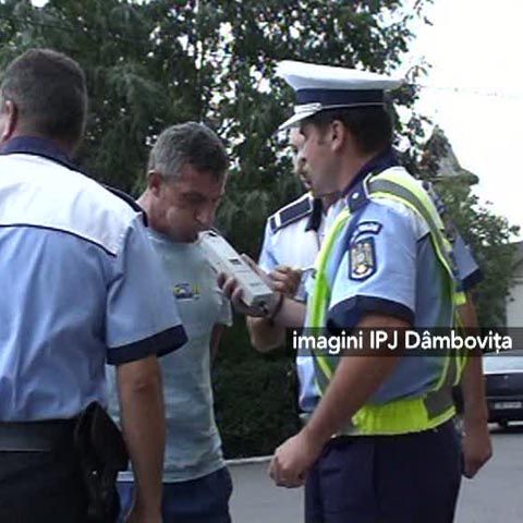 Beat la volan, un şofer conducea tirul în zig-zag