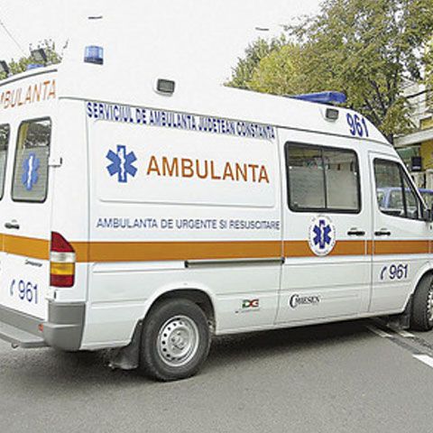 Un autocar cu 37 de persoane la bord s-a răsturnat în judeţul Arad. Opt persoane au fost rănite