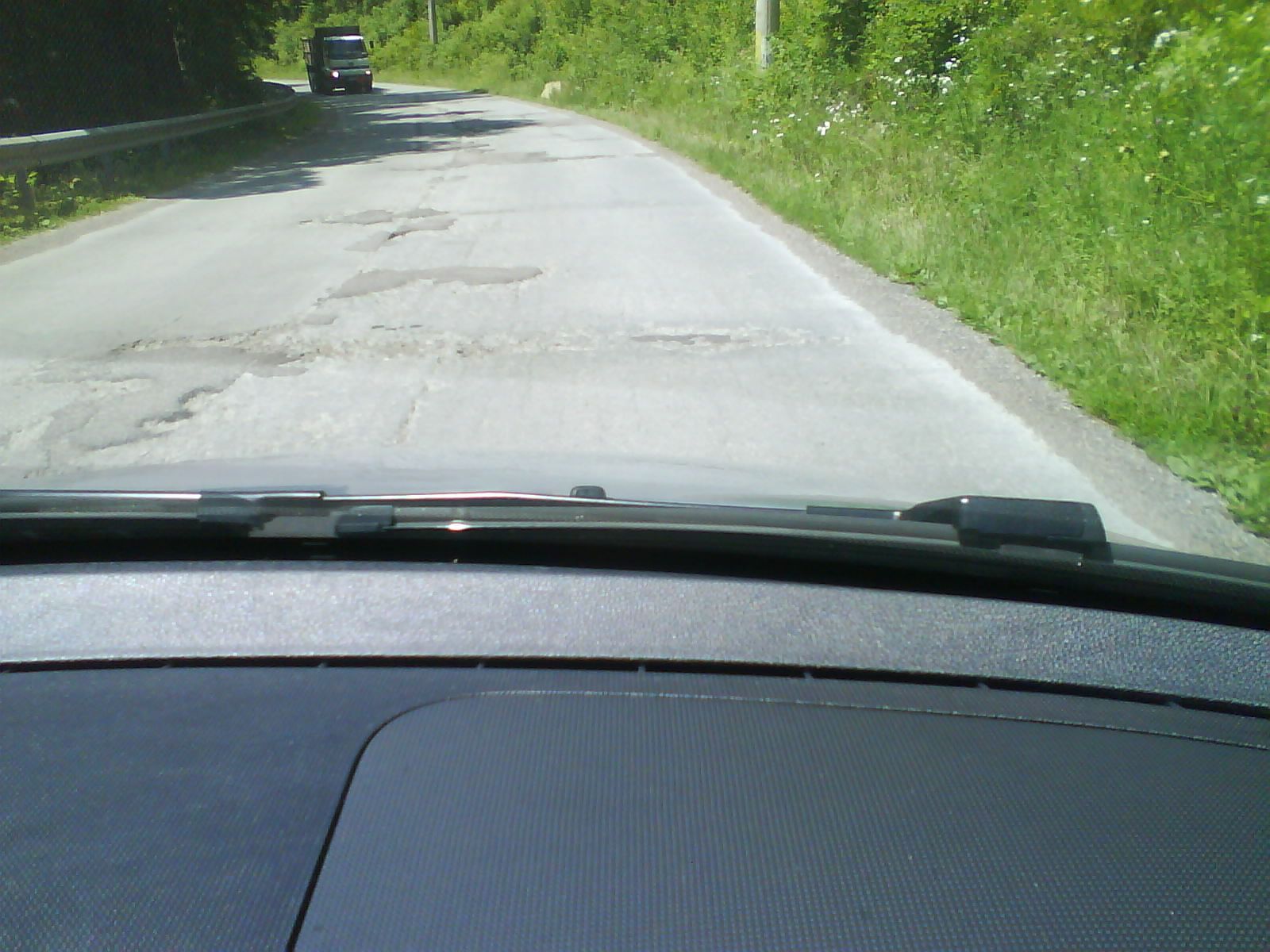 Bucovina, Valea Bistriţei, drum cu gropi
