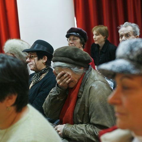  Cumulul pensie-salariu de la stat, permis dacă pensia nu depăşeşte nivelul salariului mediu brut 