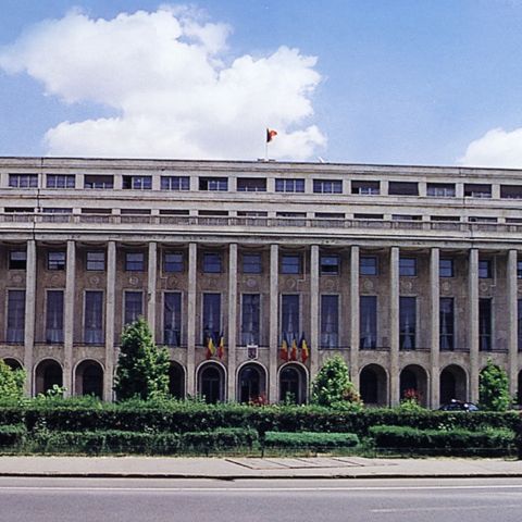Adevărata miză a scandalului politic: cine organizează alegerile