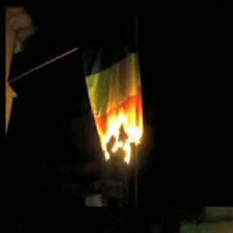 Un drapel românesc arborat pe un spital din Chişinău a fost incendiat