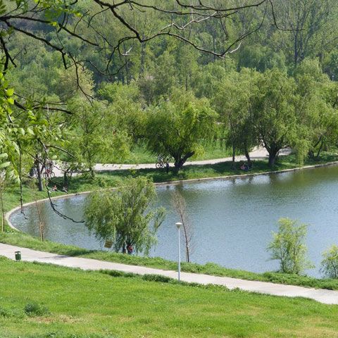 Oprescu vrea club de fiţe şi restaurant de lux în Parcul Tineretului, pe spaţiul verde