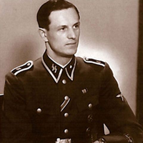 Ultimul supravieţuitor din buncărul lui Hitler: "L-am văzut pe Hitler prăbuşit cu capul pe masă. Eva Braun zăcea pe canapea"