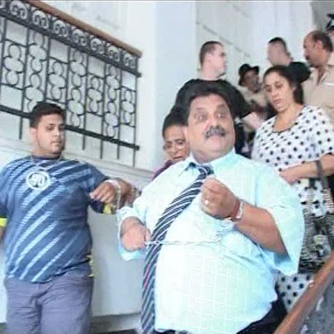 Trei cetăţeni romi s-au legat cu lanţuri şi au cerut audienţă la Primăria Timişoara