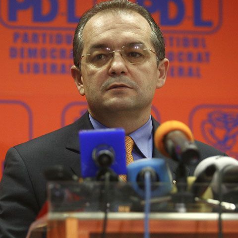 Emil Boc: Dacă cele trei legi nu trec de Parlament, Guvernul pleacă acasă