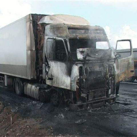 Un tir a luat foc marţi pe DN1
