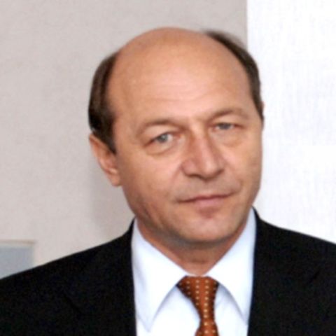 Traian Băsescu, de la lansarea Ford la petrecerea romilor din Costeşti