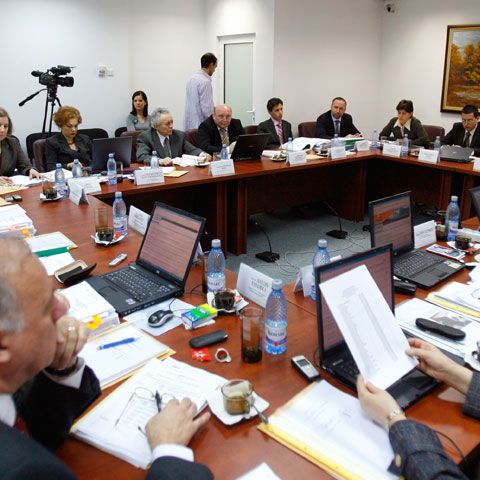 Reprezentanţii magistraţilor cer, prin amendamente la Legea unică, să nu le fie scăzute salariile