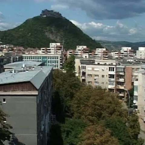 Asociaţiile de locatari din Deva rămân fără reabilitare termică din cauza Guvernului