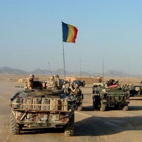 Peste 70% dintre români doresc reducerea sau retragerea trupelor române din Afganistan