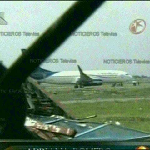 Pasagerii aeronavei deturnate în Mexic au fost eliberaţi, piraţii au fost reţinuţi de autorităţile federale