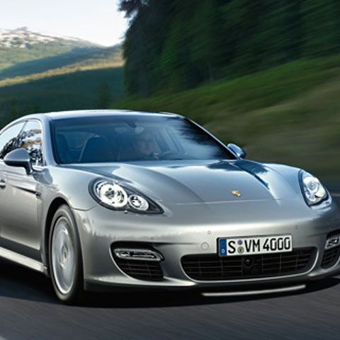 Porsche România a lansat limuzina Porsche Panamera, model pentru care are deja şase comenzi