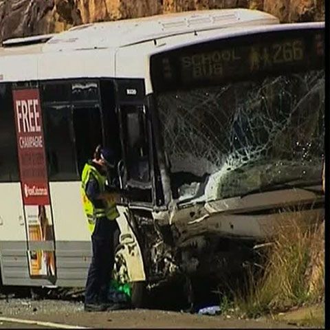 40 de elevi din Sydney, care mergeau cu autobuzul la şcoală, au fost răniţi