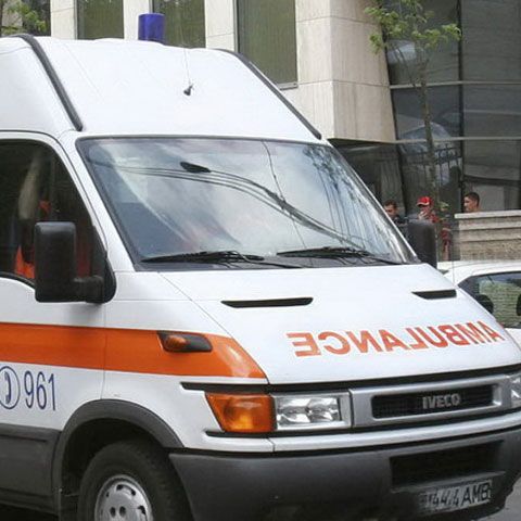 Un copil a murit după ce a căzut într-un canal din curtea şcolii