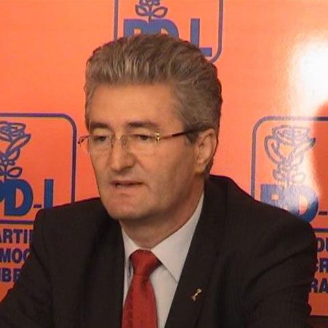 Primarul din Dr. Tr. Severin şi şeful PD-L Mehedinţi, lăsaţi pe dinafară la deschiderea anului şcolar