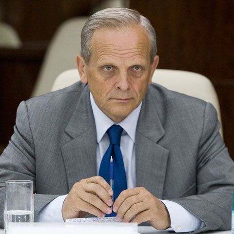 Stolojan: Criteriul decisiv de verificare a Coaliţiei este susţinerea reformelor, nu analiza filialelor PD-L