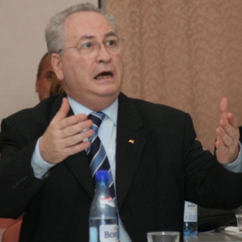 Haşotti: Nu putem să cauţionăm asumarea responsabilităţii pe care o face un guvern iresponsabil