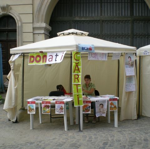 ADVERTORIAL:  Enjoy Your Future a strâns peste 2.500 de cărţi în numai 2 zile