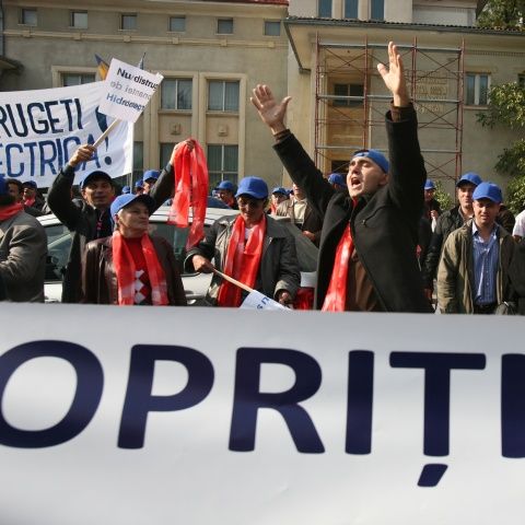 Angajaţii companiei Hidroelectrica au protestat joi în Capitală