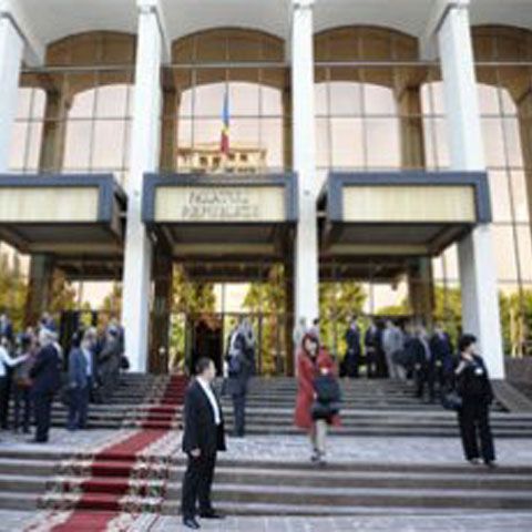 Deputaţii au votat modificarea legii pentru Guvern şi au stabilit structura Executivului moldovean