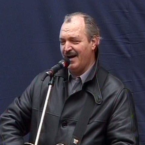 Cântăreţul Victor Socaciu a fost supus joi unei operaţii de transplant de rinichi