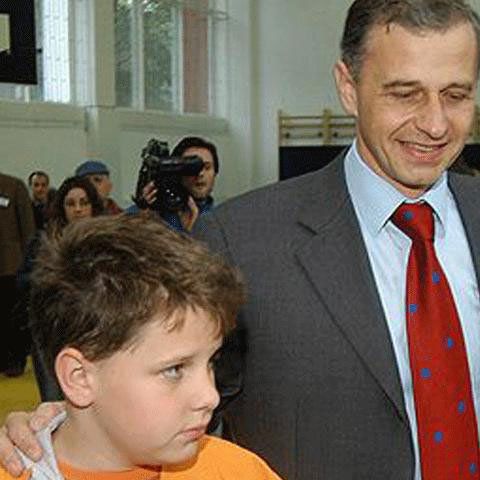 Direcţia de Permise: Fiul lui Geoană a dat  examenul pentru carnet pe un triciclu