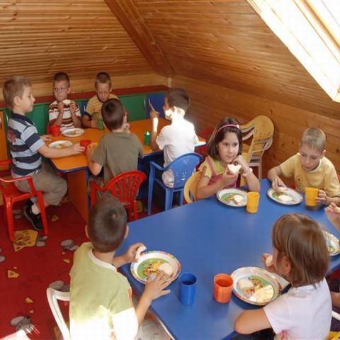 Şase preşcolari din Vaslui au ajuns la spital cu toxiinfecţie alimentară