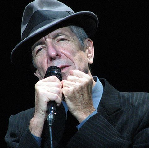 Leonard Cohen a leşinat pe scenă, în timpul unui concert în Spania. VEZI VIDEO