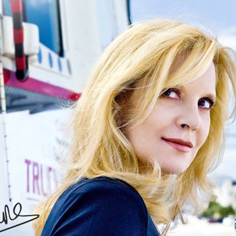 Sylvie Vartan, un nou album cu o melodie semnată Carla Bruni 