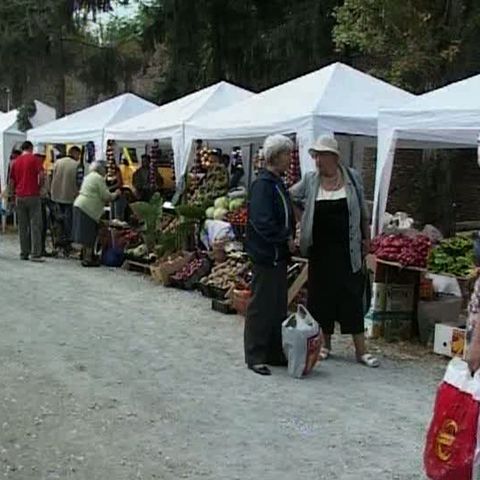 Târgurile agricole s-au transformat în expoziţii, din cauza lipsei cumpărătorilor