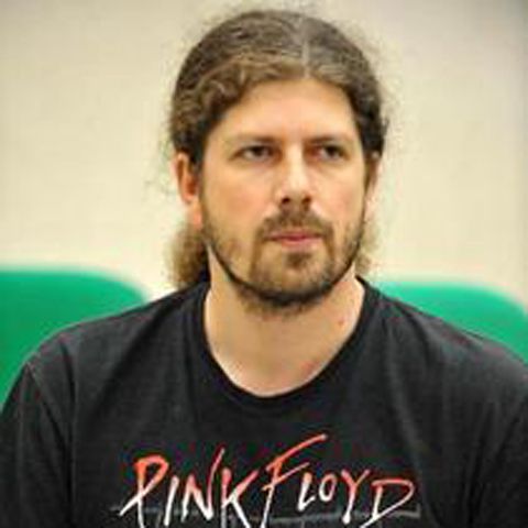 Candidatul la alegerile prezidenţiale Remus Cernea a ameninţat că îşi dă foc în faţa Televiziunii Române