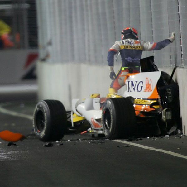 F 1 - Renault a primit doi ani cu suspendare, Flavio Briatore a fost exclus pe viaţă din competiţiile auto