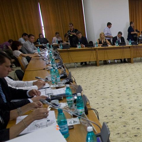 Comisia Udrea s-a reunit în paralel cu şedinţa de plen 