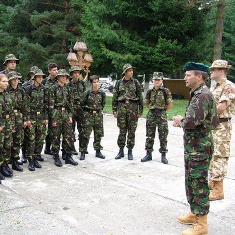 Un militar a fost rănit în timpul instrucţiei la o unitate de vânători de munte din Argeş