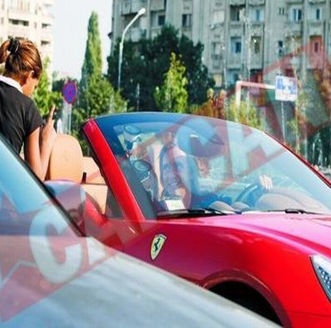 Vedetele Top Gear, blocate în trafic şi asaltate de cerşetorii români - VEZI FOTO