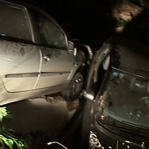 Două maşini au ajuns într-o groapă pe un şantier din Capitală  