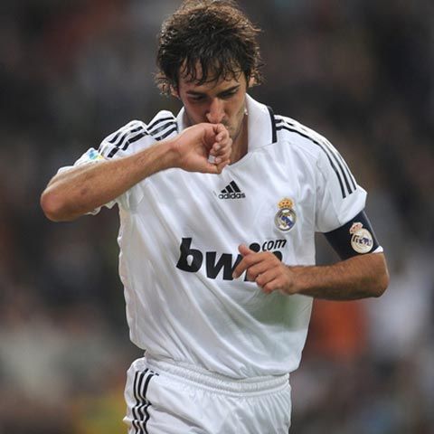 Raul Madrid! Atacantul a devenit fotbalistul cu cele mai multe meciuri jucate pentru Real în campionat!