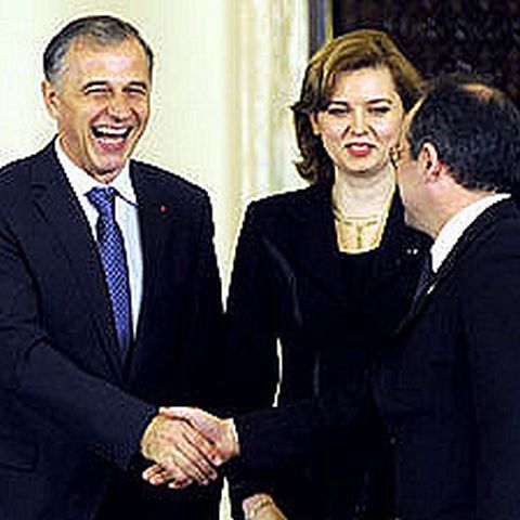 Scrisoarea preşedintelui Băsescu despre avizarea referendumului a ajuns la Parlament 